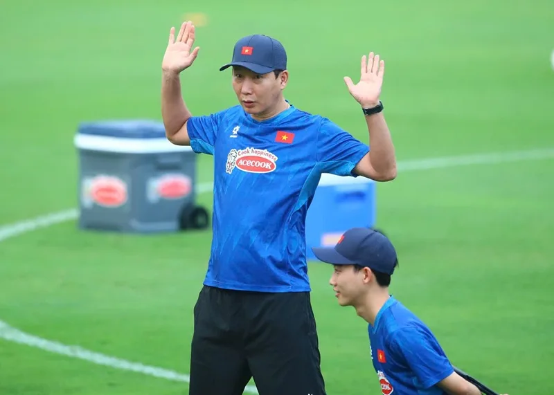 huan luyen vien kim sang sik